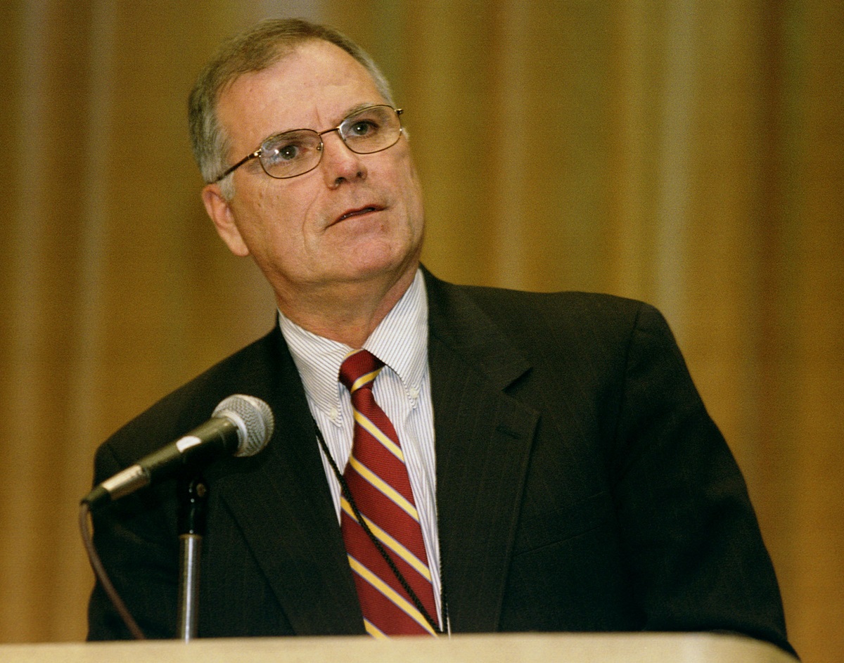 The Rev. Larry Hollon describes his vision for the denomination's media campaign during the Pre-General Conference News Briefing in Pittsburgh on Jan. 30. UMNS photo by Mike DuBose