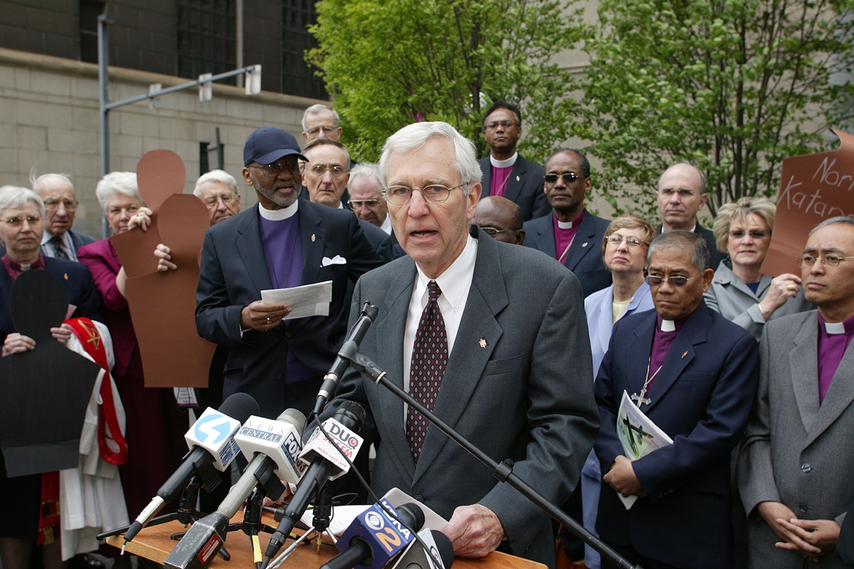United Methodist Bishop Marshall L. (Jack) Meadors, flanked by a number of fellow bishops, speaks out about the U.S. government's denial of visas for some United Methodists from Africa and the Philippines during a press conference in front of Pittsburgh's federal building. A UMNS photo by Mike DuBose.
