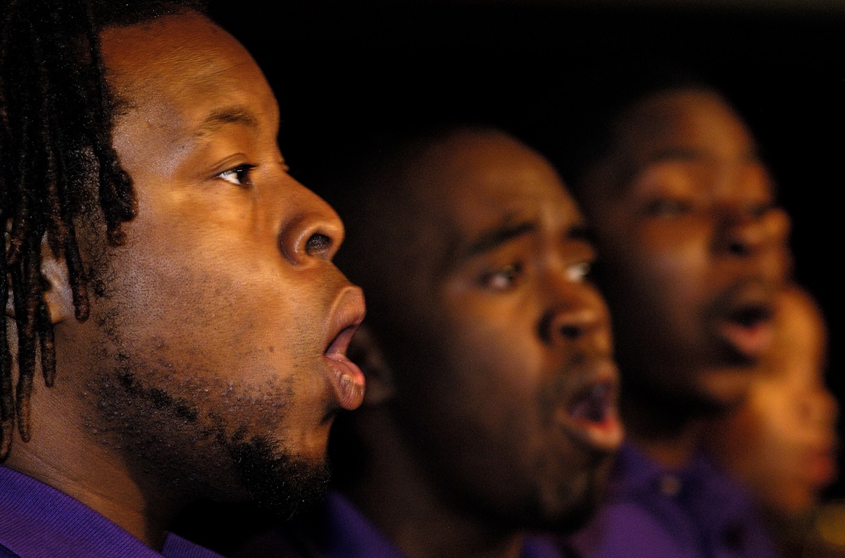 Members of the Paine College Gospel Choir sing as part of an April 30 service of “celebrating those who remained and led the way” during the 2004 United Methodist General Conference in Pittsburgh. A UMNS photo by Paul Jeffrey.