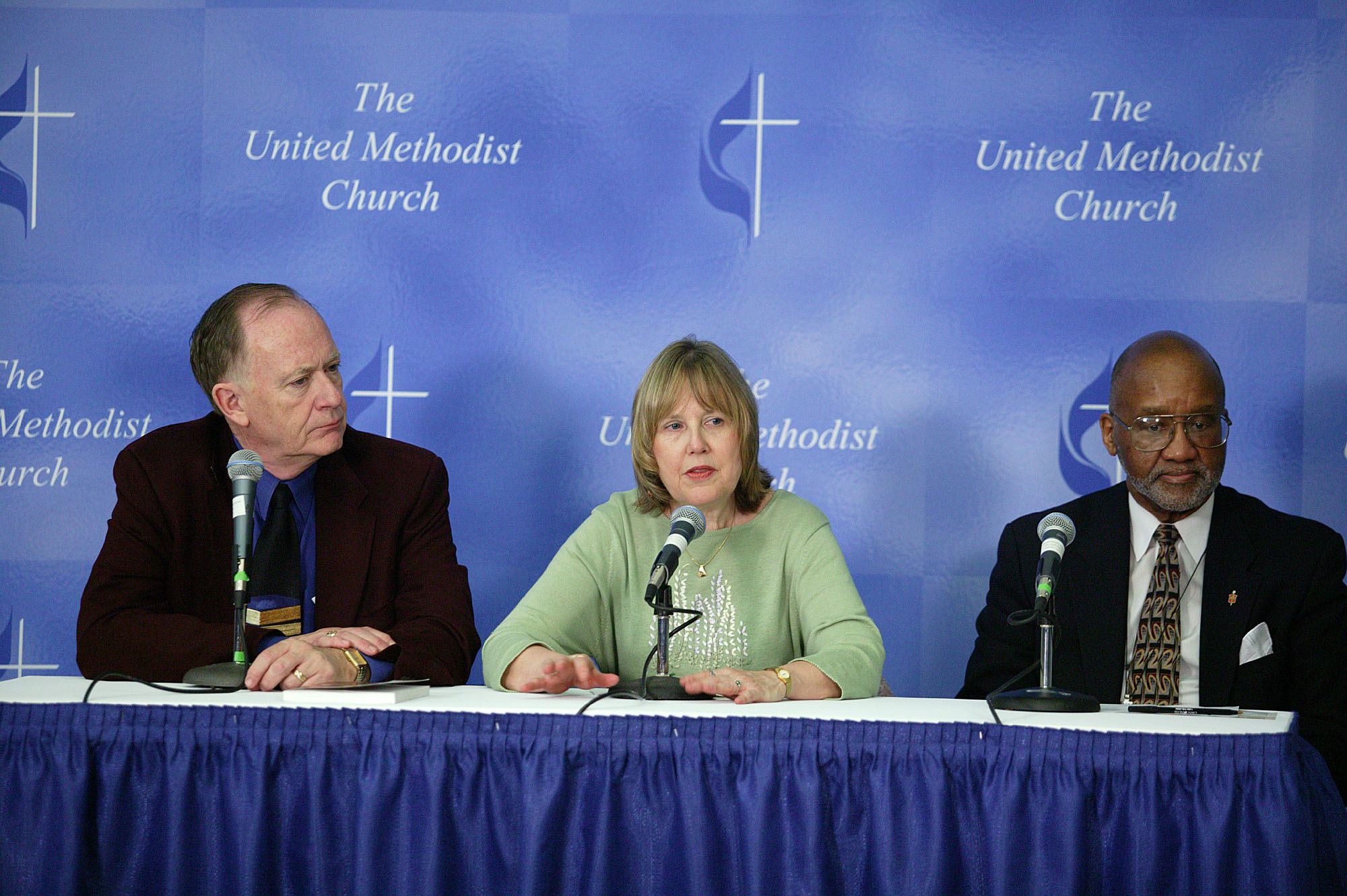 Don Messer, Linda Bales (GBCS) and Bishop Felton May at an AIDS press conference during General Conference 2004. A UMNS photo by Mike DuBose