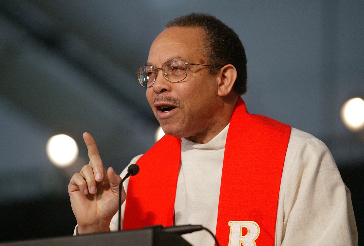 United Methodist Bishop Jonathan D. Keaton, Ohio East, gives the sermon during May 1 morning worship at the denomination's 2004 General Conference in Pittsburgh. A UMNS photo by Mike DuBose.