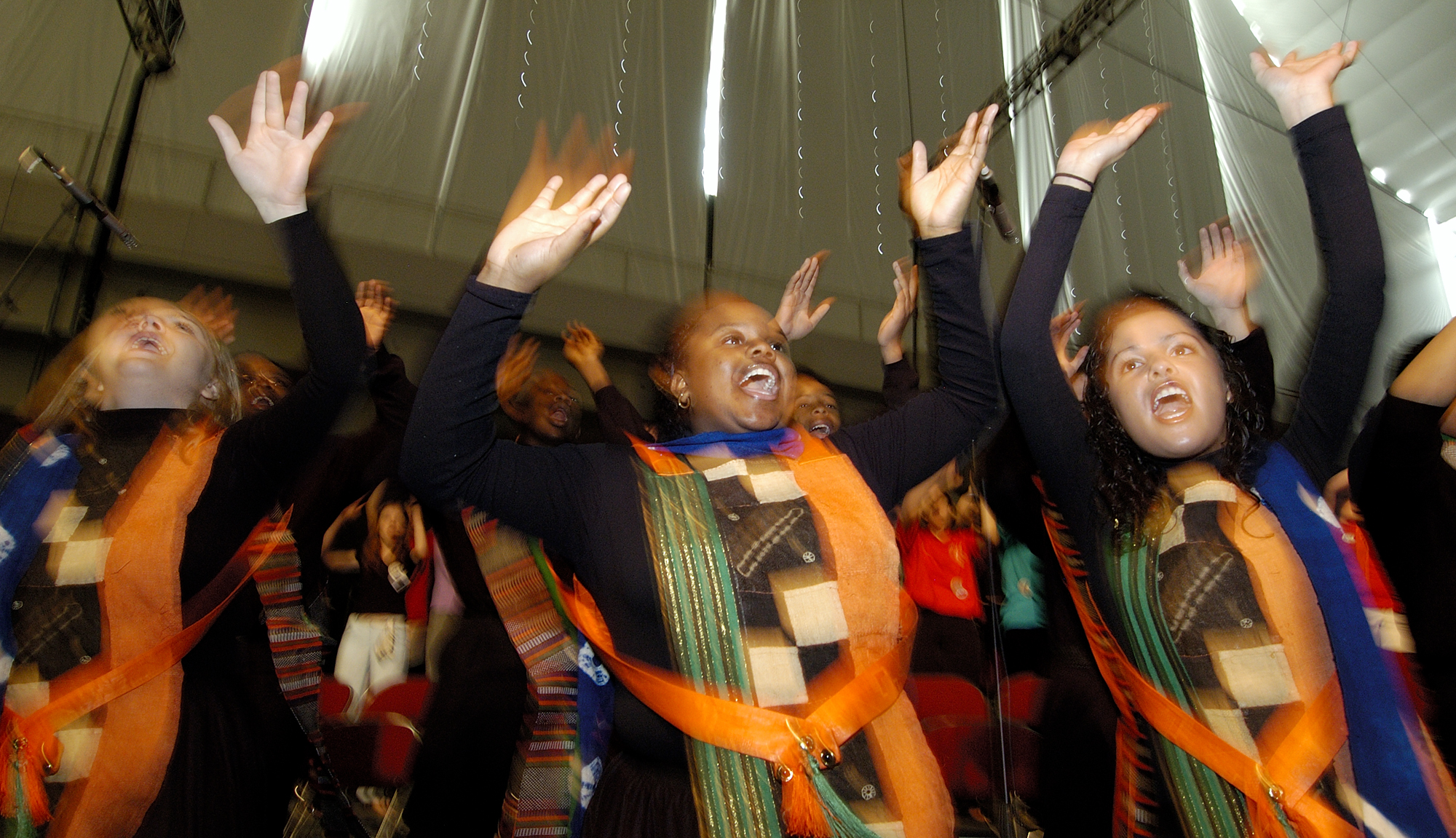 Members of the Cantemos Youth Choir of the North Georgia Annual Conference sing and dance during morning worship in the 2004 United Methodist General Conference in Pittsburgh. A UMNS photo by Paul Jeffrey.