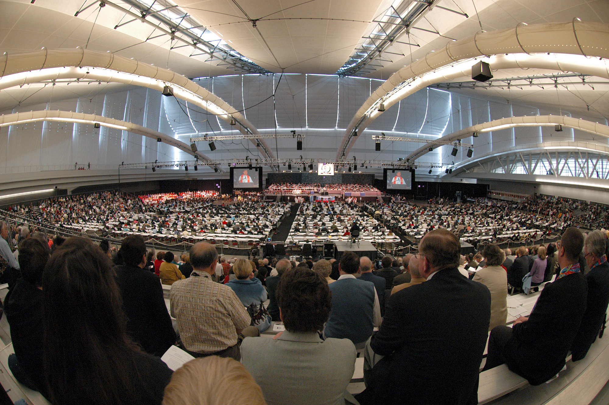 Delegates and guests of the 2004 General Conference worship in the David L. Lawrence Convention Center. A UMNS photo by John C. Goodwin