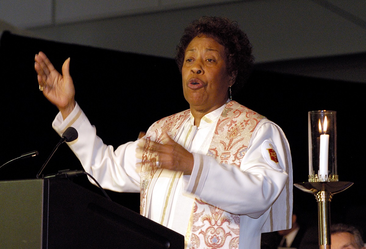 United Methodist Bishop Beverly J. Shamana, San Francisco Area, preaches during morning worship on May 5 at the 2004 United Methodist General Conference in Pittsburgh. A UMNS photo by Paul Jeffrey.