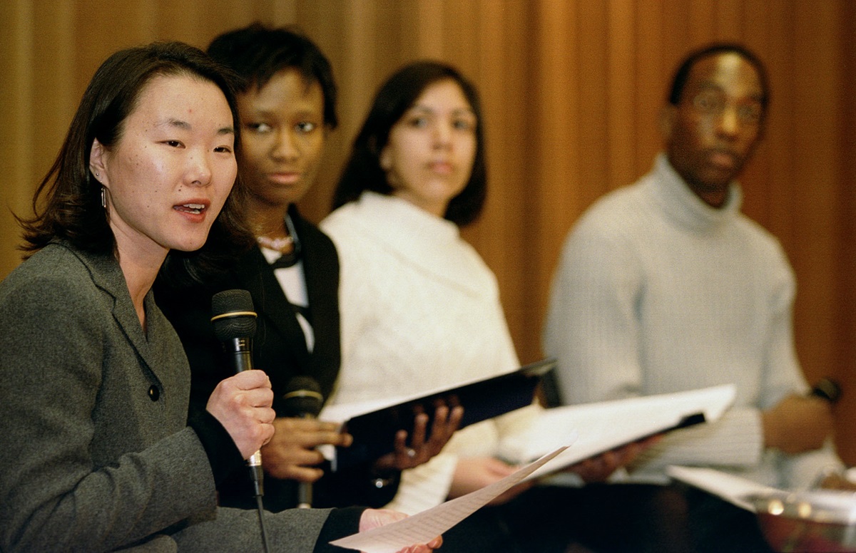 Julie O'Neal (left) talks about ministries with young people during the Pre-General Conference News Briefing Jan. 31 in Pittsburgh. UMNS photo by Mike DuBose