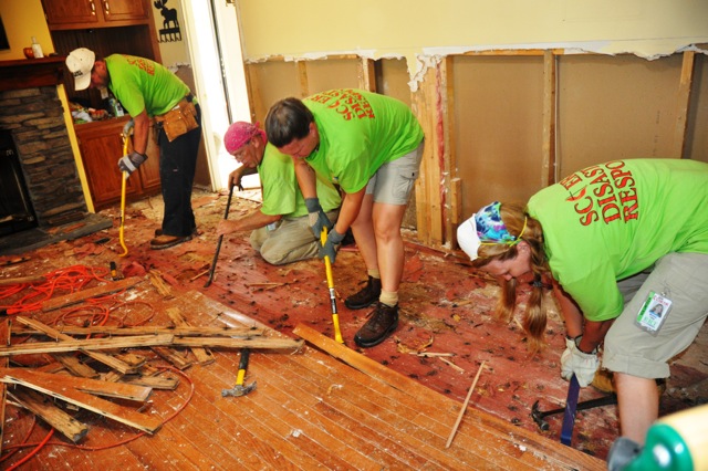 An Early Response Team mucks out a home. Photo by Billy Robinson.