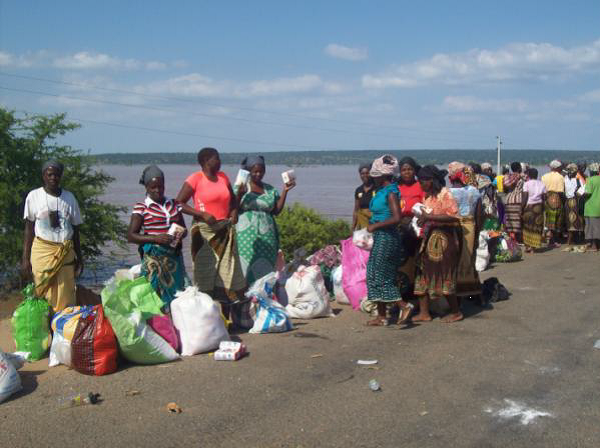 United Methodist churches in Missouri have partnered with those in Mozambique to distribute food, clothing and water to residents of Chibuto. UMNS photos courtesy of Sarah E. Bollinger.