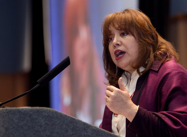 La Obispa Minerva Carcaño, líder episcopal de la Conferencia Anual de California - Nevada y presidenta del Equipo Metodista Unido de Trabajo en Inmigración (UMITF), dijo que "no podemos estar en silencio en esta hora. La voz y las acciones de La Iglesia Metodista Unida deben ser escuchadas y experimentadas en este momento". Foto Mike DuBose, Noticias MU.