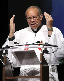 Bishop Jonathan D. Keaton preaches July 19 during morning worship at the North Central gathering. Photo by Art McClanahan.