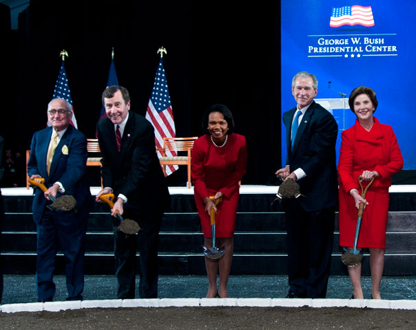 Participating in the groundbreaking are: (left to right) Robert Stern, architect; R. Gerald Turner, SMU president; Condoleezza Rice, chair of the Bush Institute Advisory Board; George and Laura Bush.