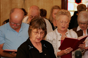 From left, Russell Bott, Elvina Rockeman, Marilyn Bott and Cheryl Knecht worship at the Donnybrook United Methodist Church. A UMNS photo by Jan Snider.