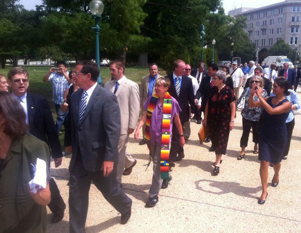 Jim Winkler (at left) walks to the U.S. Capitol prior to his arrest for refusing to stop publicly praying in the rotunda. Photo courtesy of Common Cause.