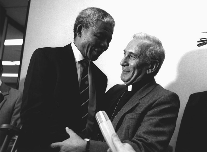 Nelson Mandela talks with Emilio Castro, general secretary of the World Council of Churches and a Methodist pastor and theologian from Uruguay. The visit, the first WCC delegation visit to South Africa in 30 years, was in 1991 in Johannesburg. Photo by Peter Williams/WCC.