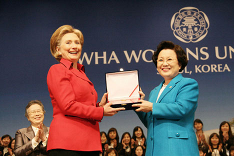 U.S. Secretary of State Hillary Rodham Clinton accepts the "Distinguished Honorary Ewha Fellow" award from Ewha Womans University President Lee Bae-Yong. A UMNS Web-only photocourtesy of Ewha Womans University.