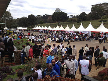 Following the Westgate Mall massacre, people line up in Uhuru Park to donate blood. 