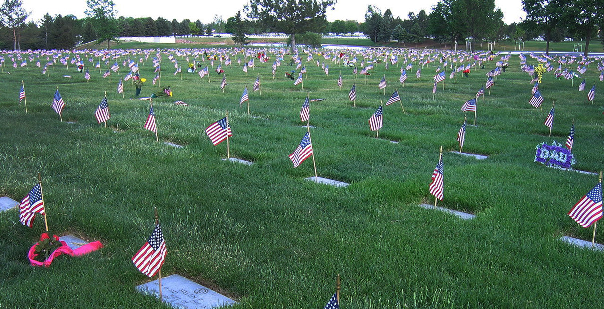 Fort Logan National Cemetery during Memorial Day weekend, 2006. Photo by Anthony Massey, Wikimedia Commons.