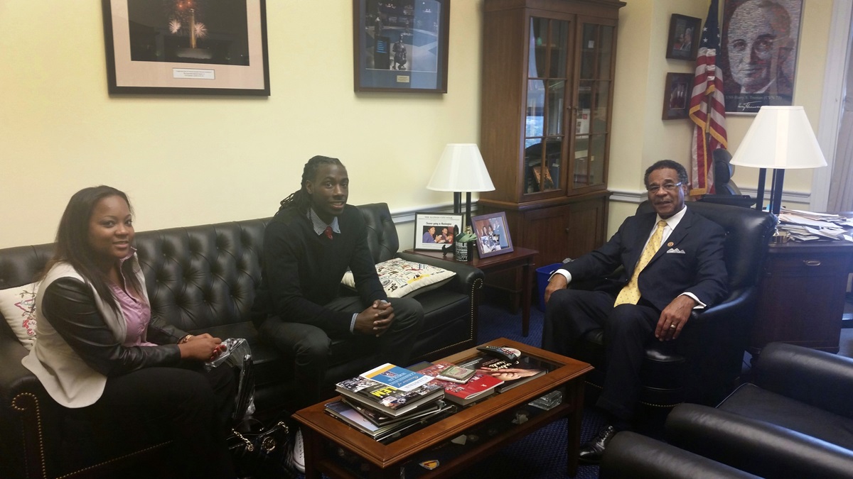 U.S. Rep. Emanuel Cleaver II, D-Mo., and a United Methodist elder, meets with young adults, Akyiah Phillips and Brandon Hart, in his Capitol Hill office on September 25. Phillips and Hart are members of Wellspring Church and part of the church’s college-age ministry Yes to God. Photo by F. Willis Johnson