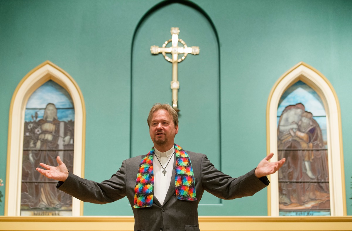 The Rev. Frank Schaefer speaks about his book, “Defrocked,” at St. Ann’s Episcopal Church in Nashville, Tennessee, one day after his Judicial Council hearing in Memphis, Tenn. 