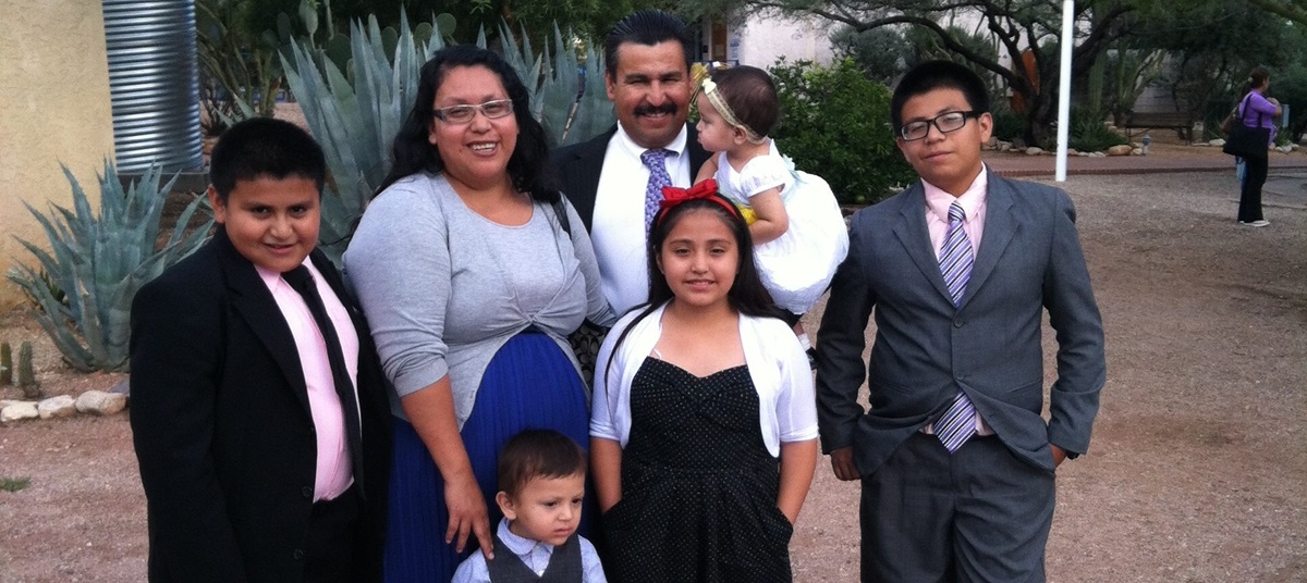Francisco Perez Cordova with his wife Sarai, and their five children. Photo courtesy St. Francis in the Foothills United Methodist Church
