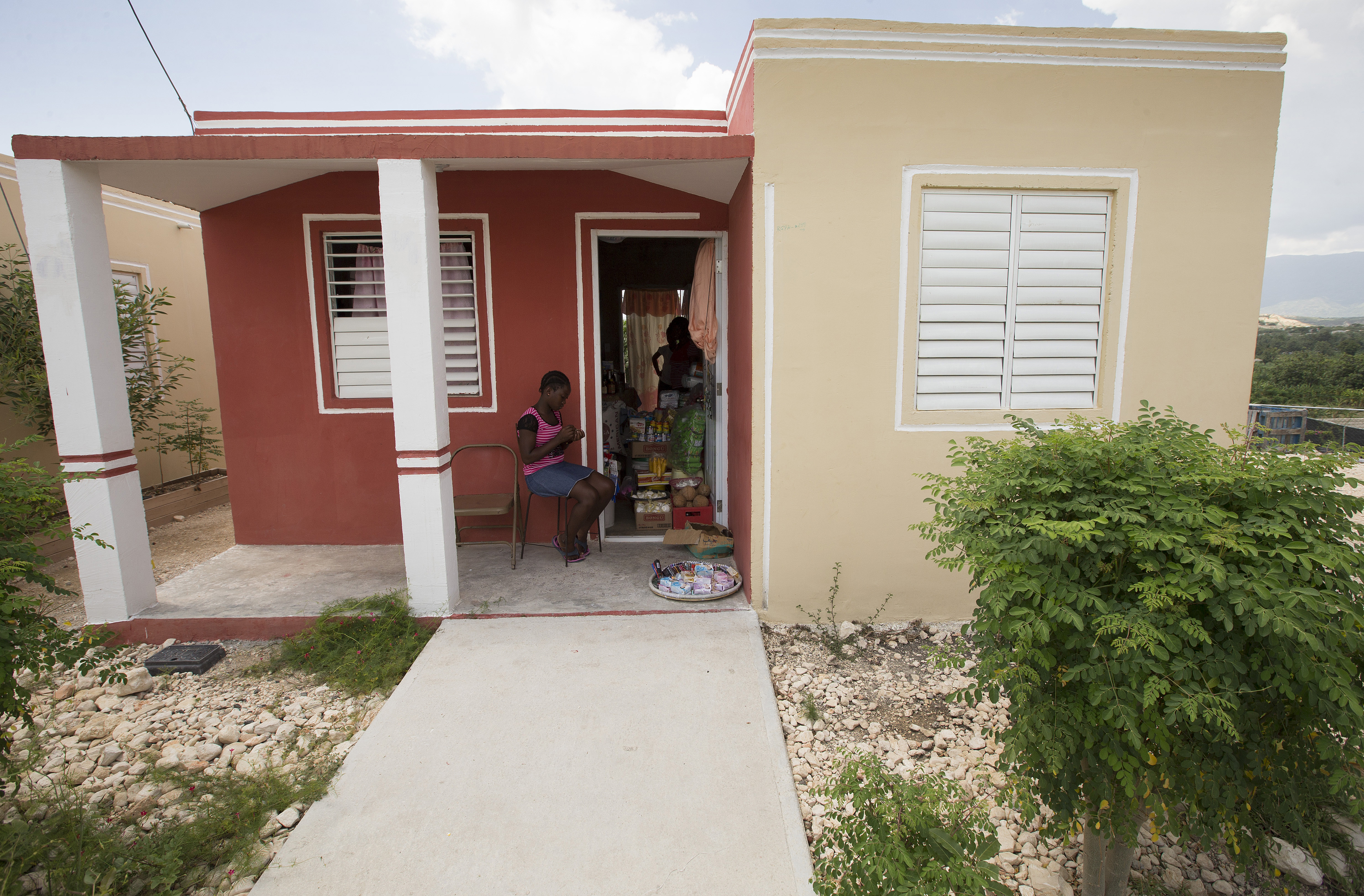 The United Methodist Committee on Relief is working with the United States Agency for International Development to help earthquake survivors resettle in new homes in the Haut Damier community near Cabaret, Haiti. 