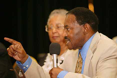 Bishop Woodie White and Barbara Thompson help lead a discussion during a reunion of the former racially segregated Central Jurisdiction of the Methodist Church in this 2004 file photo. A UMNS photo by Mike DuBose.