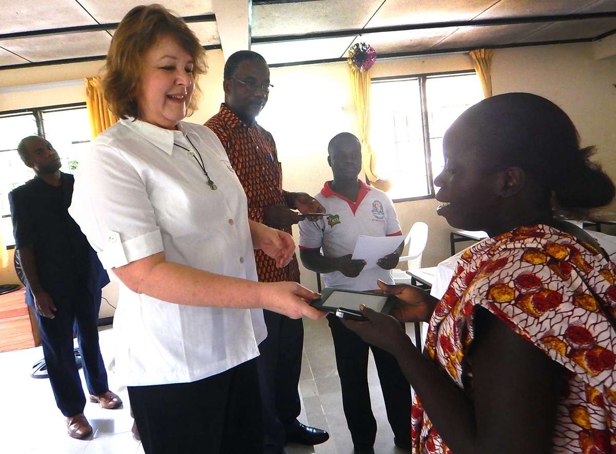 Christelle Mambo (right) receives an e-reader from Robin Pippin at the United Methodist seminary in Abadjin-Doumé, Côte d'Ivoire
