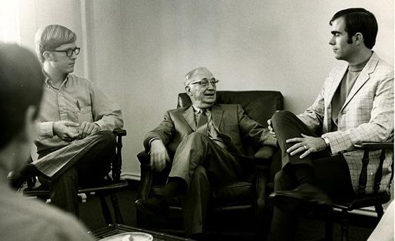 The United Methodist scholar Albert C. Outler taught at Perkins School of Theology, and this 1970s image shows him meeting with Perkins’ students.Photo courtesy of Bridwell Special Collections, Southern Methodist University