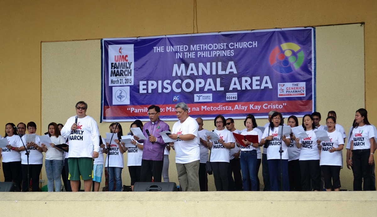 (From front left) Arnel de Pano, director of the unity choir, Bishop Rodolfo Juan, and the Rev. John Manalo lead the crowd during the United Methodist family march event in Quezon City, Philippines. Photo by SJ Earl Canlas and Jimuel Mari