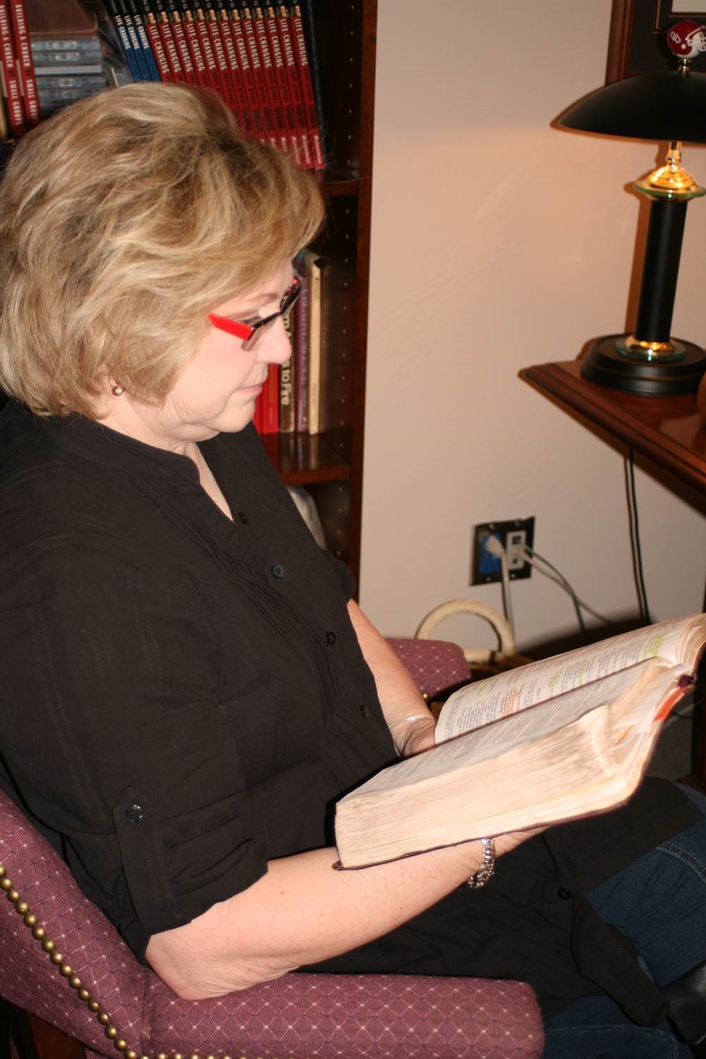 Ruth Schwab says reading the Bible has comforted her during her recovery.  “Moments came in the middle of the night, when I was facing another surgery or stressed out over something else.  I couldn’t call a friend and disturb them, but I could reach over and get my Bible.” Photo by Boyce A. Bowdon, UMNS