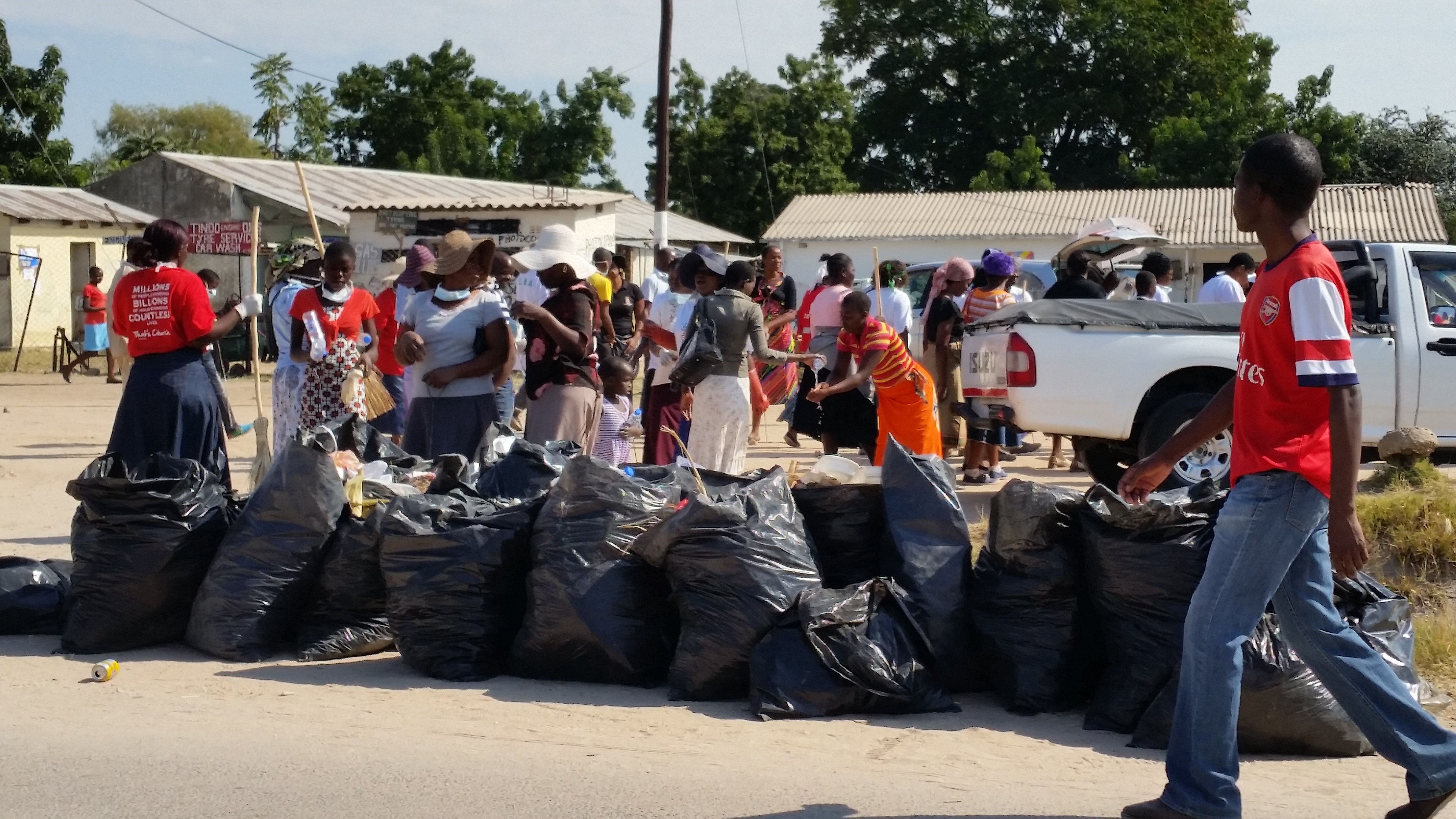 Cleared litter awaiting proper disposal by the local council in Murombedzi, Zimbabwe. The cleanup will aid in combating the spread of cholera. Photo by Eveline Chikwanah