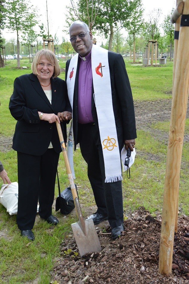 Germany Area Bishop Rosemarie Wenner and San Francisco Area Bishop Warner Brown Jr. join in a tree-planting service on May 9 in Wittenberg, Germany. Photo by Klaus Ulrich Ruof