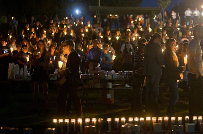An Oct. 1 candlelight vigil in Roseburg, Oregon, memorializes those killed and injured during shootings earlier that day at Umpqua Community College. Photo by Cameron Schultz