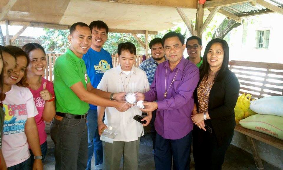 Bishop Rodolfo Juan and his team visit the province of Nueva Ecija in a relief effort following damage caused by Typhoon Koppu where they provided Freeplay radios and Nokero solar lamps to church members.  The radios and lamps came United Methodist Communications.  Photo by the Rev. Elizer Dela Cruz, UMNS