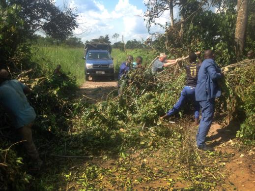 Transporting e-readers from Nashville to the Wembo Nyama Faculty of Theology in the Congo Central Conference involved removing fallen trees blocking the road. The e-readers will provide resources for theological education for pastors-in-training in the heart of the Congo.  Photo by Pierre Omadjela, UMNS.