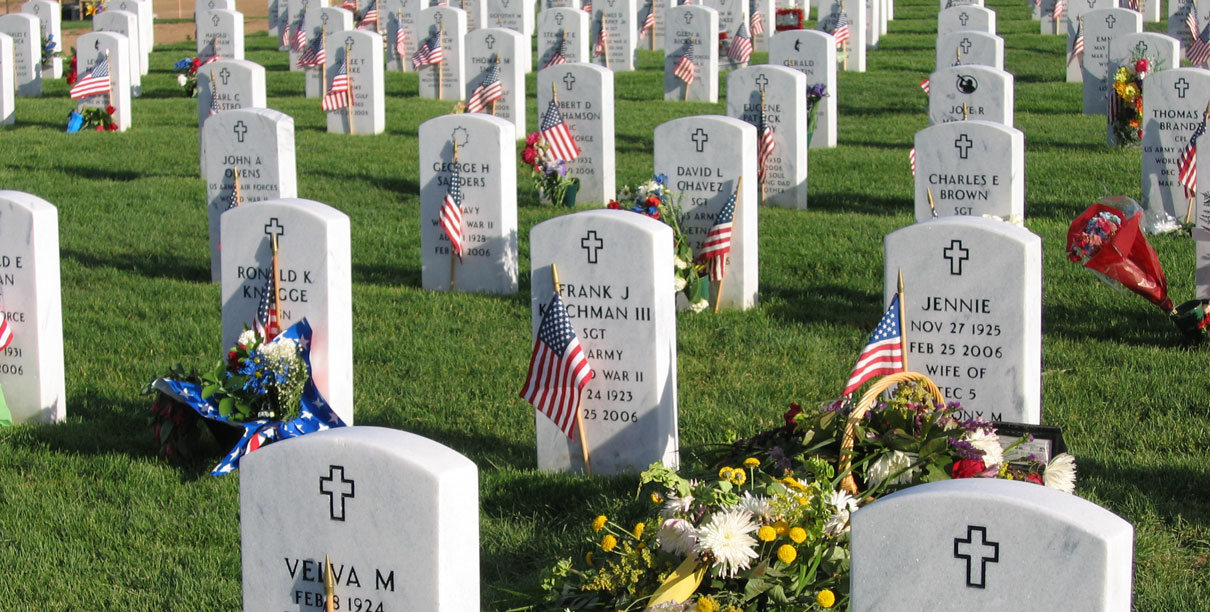 Fort Logan National Cemetery during Memorial Day weekend. Photo by Anthony Massey, Wikimedia Commons.
