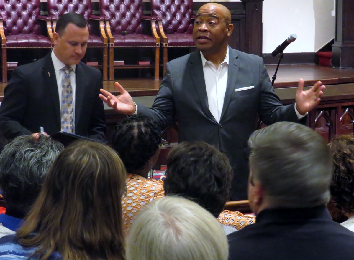 The Rev. Edlen Cowley (standing right) of Fellowship United Methodist Church in Trophy Club, Texas, and the Rev. Andy Stoker (standing left) of First United Methodist Church in Dallas lead a July 24 small group discussion about how United Methodists can respond constructively to the Dallas police shootings. Photo by Sam Hodges, UMNS