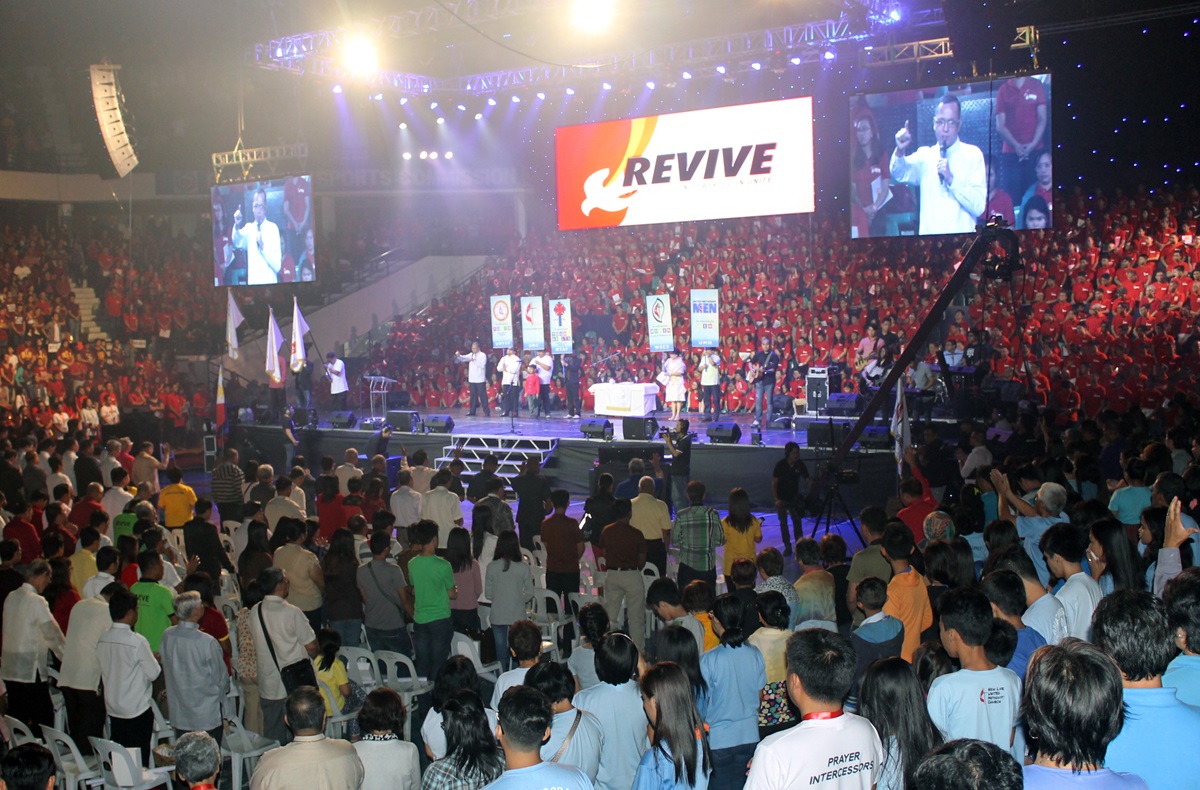 A 1,200-voice choir was a highlight of Revive 2 at the Ultra-Philippines Sports Complex in Pasig City on Nov. 26, an event which drew 10,000 United Methodists. 