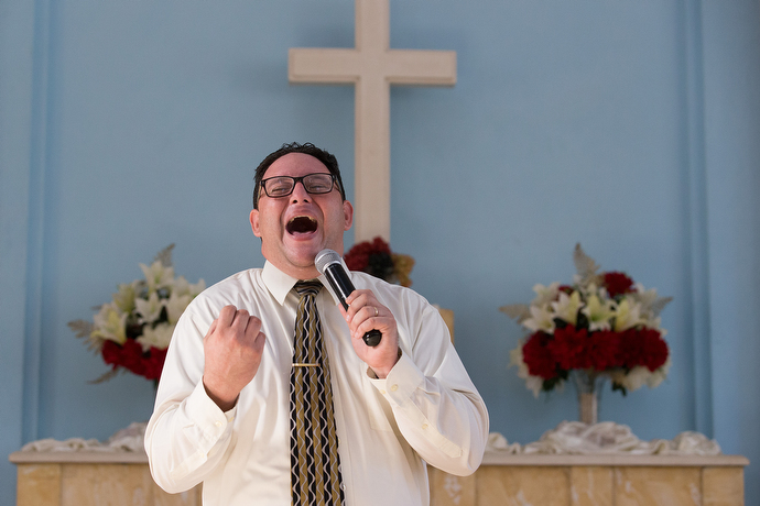 The Rev. Lester Fernandez gives the sermon during worship at Vedado Methodist Church. Photo by Mike DuBose, UMNS.