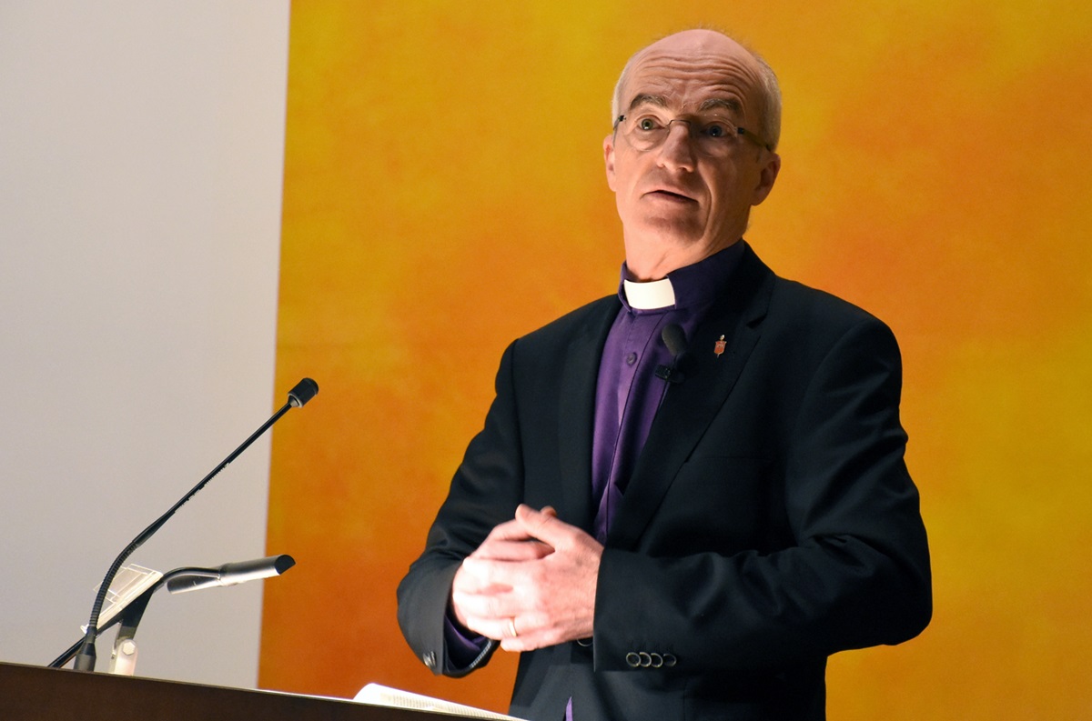 Bishop Patrick Streiff gives his episcopal address to the 2017 Central Conference of Central and Southern Europe, held March 8-12 in Zurich. Streiff emphasized the why and how of evangelism, as elaborated by Methodism founder John Wesley. Photo by Üllas Tankler, Global Ministries.