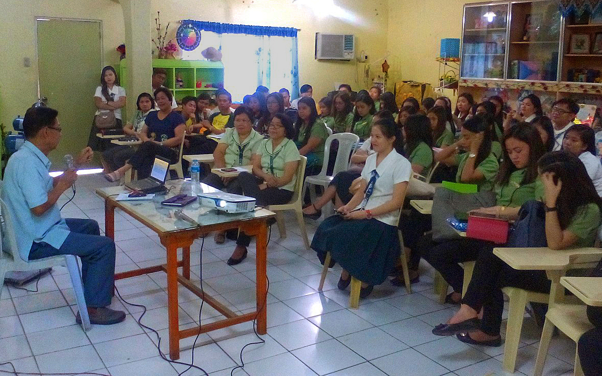 Student societies at Wesleyan University, a United Methodist-related school, held a dialogue on the death penalty. The panelists were composed of United Methodist professors and the Rev. Venancio Tabije, a United Church of Christ pastor. Photo by Gladys Mangiduyos, UMNS.