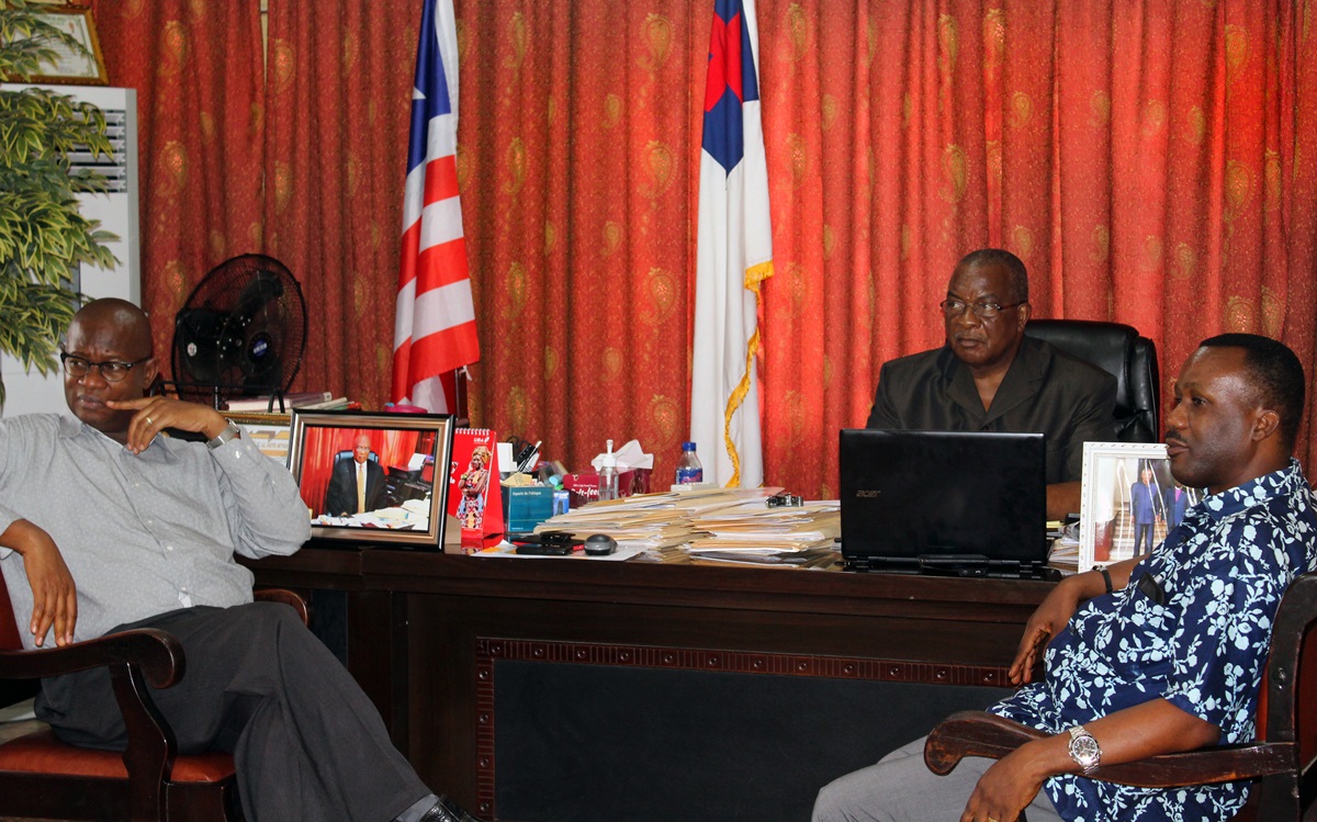 Professor Johnson N. Gwaikolo, center, president of United Methodist University in Monrovia, Liberia, sits in his office with Dr. Mator M. F. Kpangbai, left, and the Rev. George Weagba. Gwaikolo said the university is grateful for a grant from the United Methodist Board of Global Ministries that will allow its College of Health Sciences to be moved from Ganta United Methodist Hospital to a new location with classrooms, laboratories and a generator house. Photo by Julu Swen, UMNS.