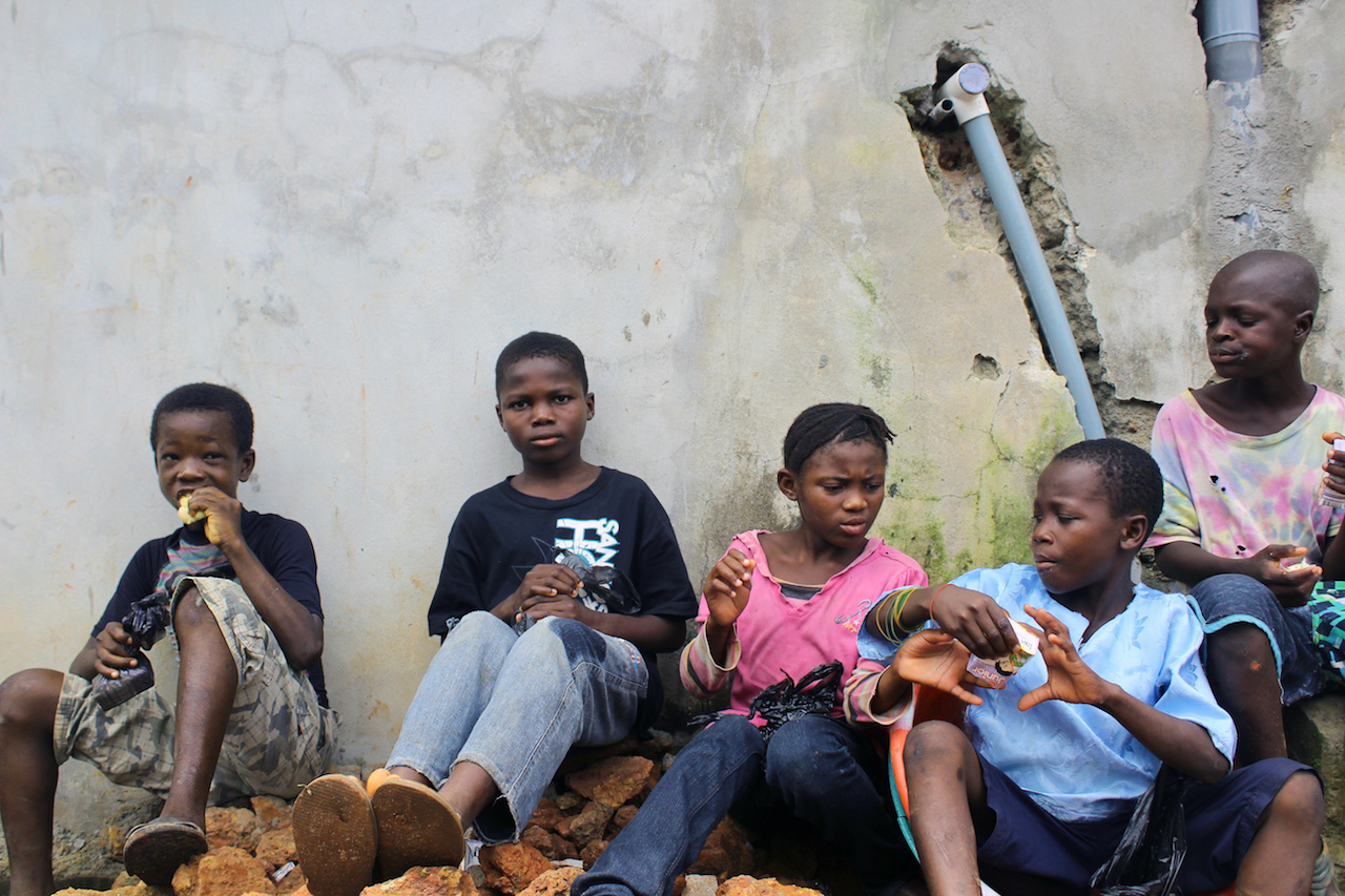 Displaced children, including some orphaned by the Aug. 14 mudslide that killed hundreds, eat breakfast at one of the relief centers established for mudslide victims in Freetown, Sierra Leone. Photo by Julu Swen, UMNS. 