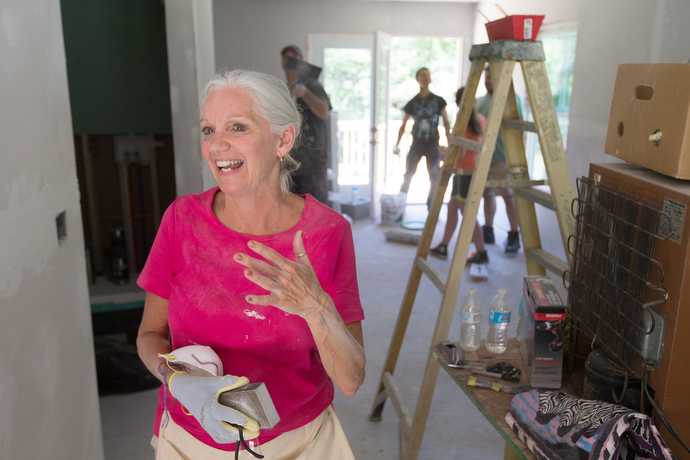 Layne Miller leads a volunteer team from Aldersgate United Methodist Church in York, Pa., that was repairing a home in Clendenin, W. Va., that was damaged by flooding. Photo by Mike DuBose, UMNS.