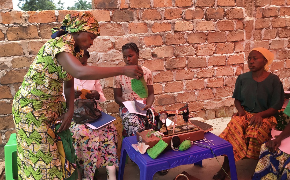 Manda Priscila Tubagaliye leads skills training on sewing and knitting for pygmy and Bantu women in the Democratic Republic of Congo. Photo by Betty Kazadi Musau, UMNS. 
