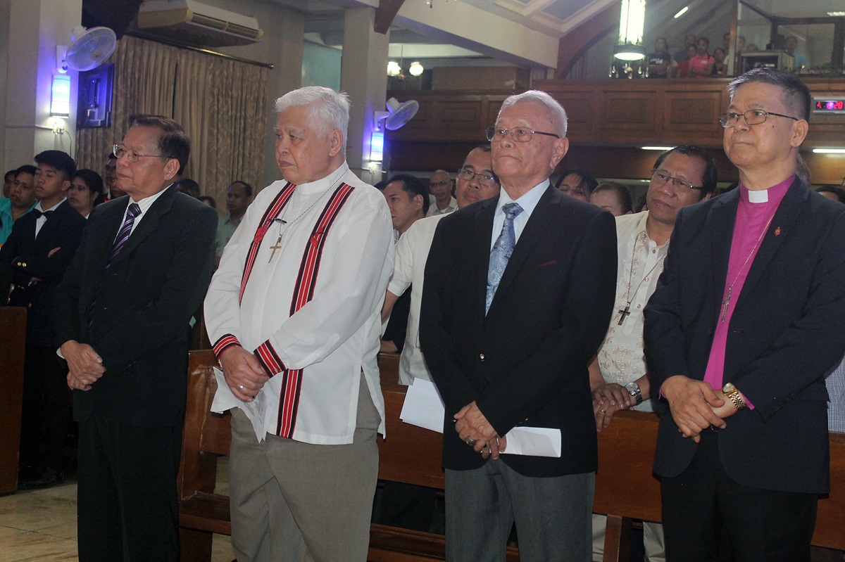 From left, former Chief Justice Reynato S. Puno listens to praise and worship songs in preparation for the concert of prayers in his honor alongside retired Bishop Daniel Arichea Jr., retired Bishop Emerito P. Nacpil and Manila Area Bishop Ciriaco Q. Francisco during the launching of a Prayer Support Group March 22 at Puno United Methodist Church in Diliman, Quezon City, Philippines. Photo by Gladys Mangiduyos, UMNS.