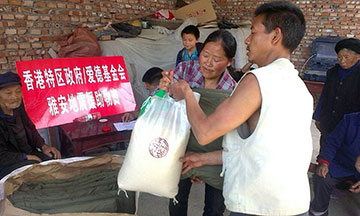 Amity Foundation staff members distribute relief supplies in China's Sichuan Province. Photo courtesy of the Amity Foundation.