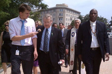 The Rev. Bob Edgar (center) walks to the U.S. Capitol for the protest. A web-only photo courtesy of Common Cause.