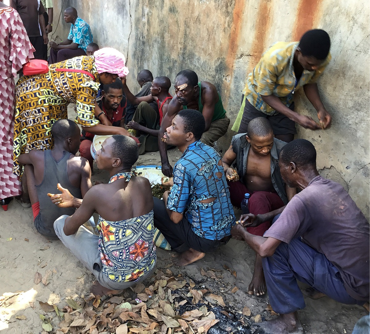 Inspired by seven days of ecumenical prayer, members of the United Methodist South Lodja District prepared and served a meal to prisoners in Lodja, Congo. Photo by François Omanyondo Djonga, UMNS.