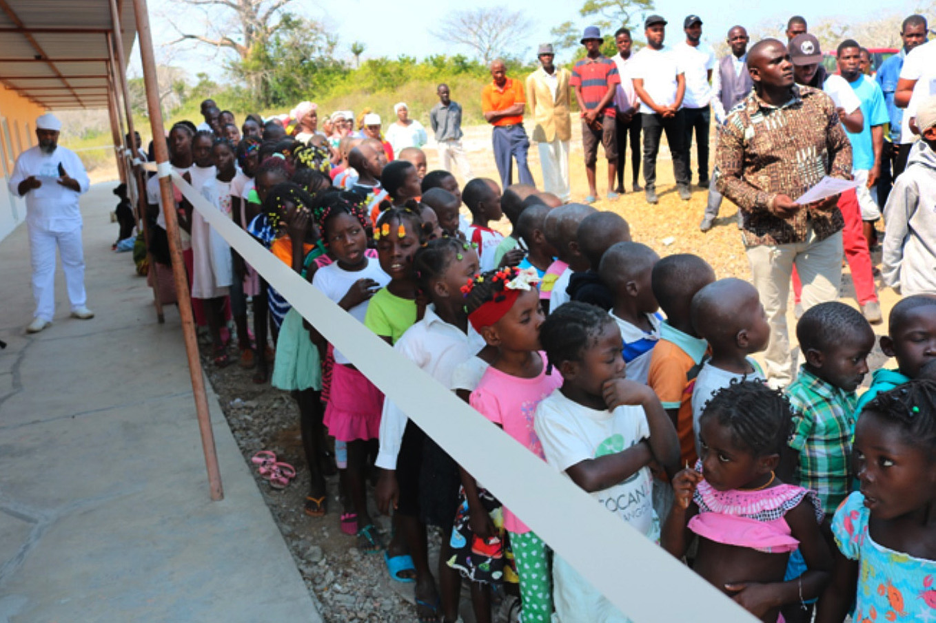 Children line up to get a glimpse of the new Bishop Gaspar João Domingos Methodist Primary School in Ságua, Angola. The structure includes a cafeteria, a principal’s office, a teachers’ lounge and three classrooms to accommodate 30 students each. Photo by Orlando da Cruz, UMNS. 