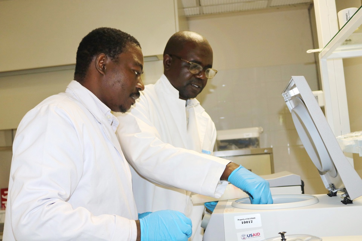 Nobert Mudare and Aramu Makuwaza work in the malaria research laboratory at Africa University. Photo by Eveline Chikwanah, UMNS.  Nobert Mudare and Aramu Makuwaza work in the malaria research laboratory at Africa University. Photo by Eveline Chikwanah, UMNS.